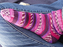 lila-geringelte Socken aus Irland 