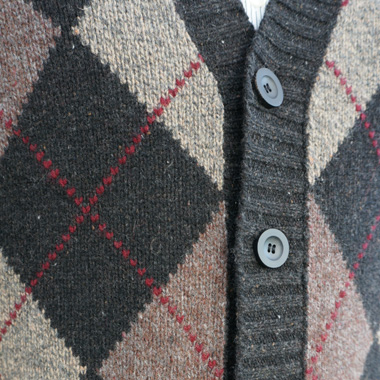 Rollkragen Pullover mit Zopfmuster in naturweiss