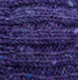 dunkellila mit bunten Sprenkeln, Wollsocken aus Irland 